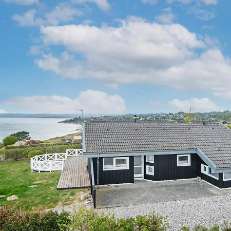 6 Person Holiday In Ebeltoft *